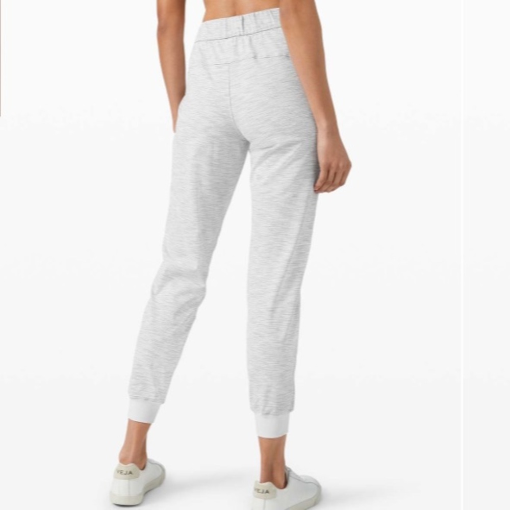 Lululemon On The Fly Jogger *Luxtreme sz. 6